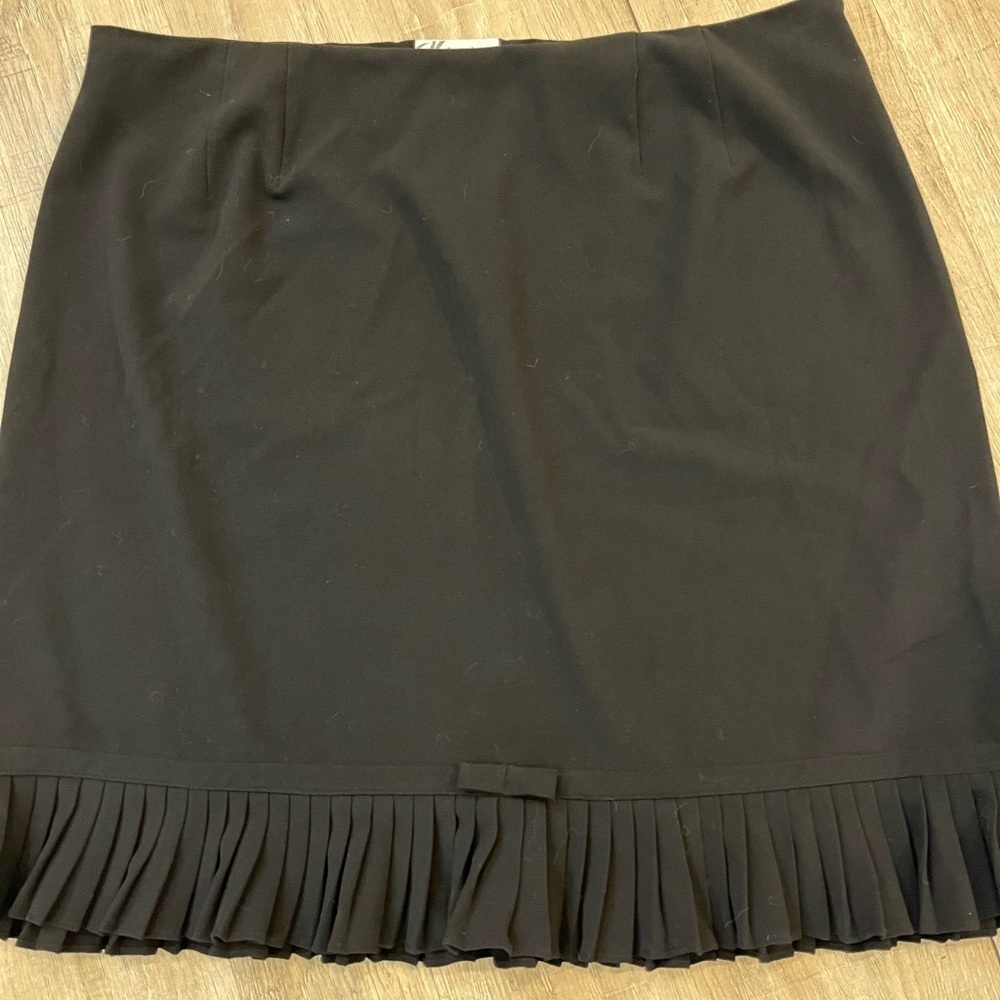 dressbarn Black Mini Skirt with Pleated Hem 20W - Picture 5 of 15